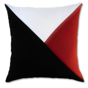 Poduszka w czerwono biało czarne trójkąty