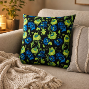 Poduszka dekoracyjna zielono niebieskie kwiaty Velvet 45cm na 45cm