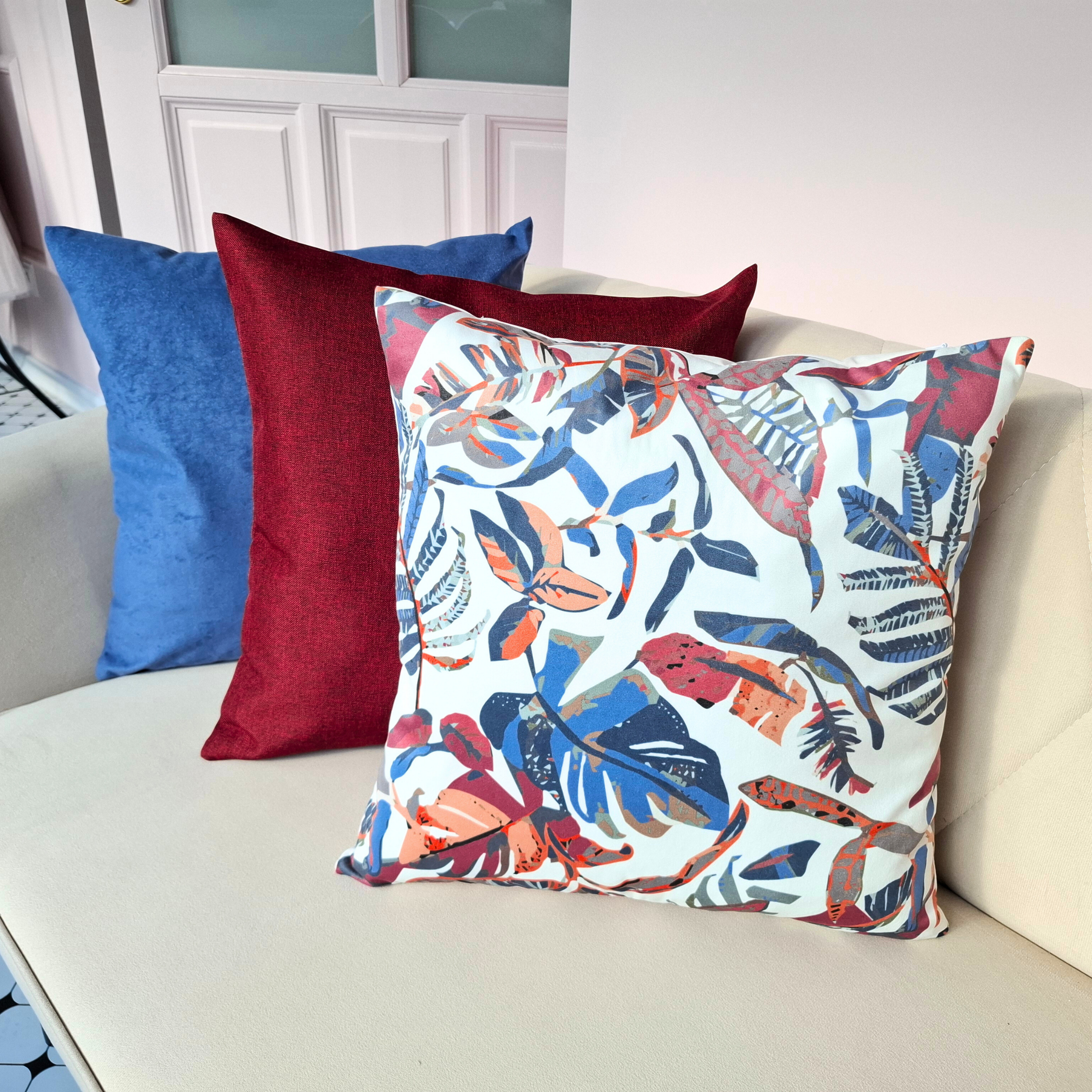 Poduszka dekoracyjna bordowo niebieski roślinny wzór Velvet 45cm na 45cm - obrazek 3