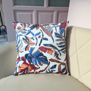 Poduszka dekoracyjna bordowo niebieski roślinny wzór Velvet 45cm na 45cm